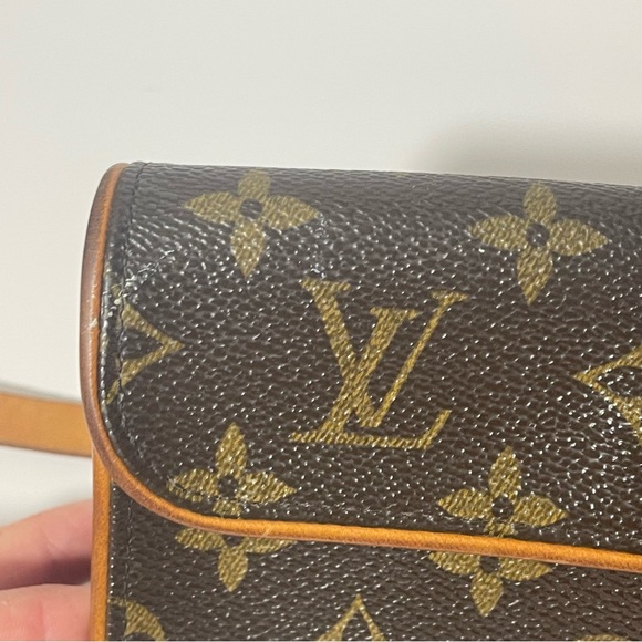 Louis Vuitton Monogramed Belt Bag 💎 AUTHENTICATED 💎 Belly Bag Serial FL0013 - Picture 13 of 17